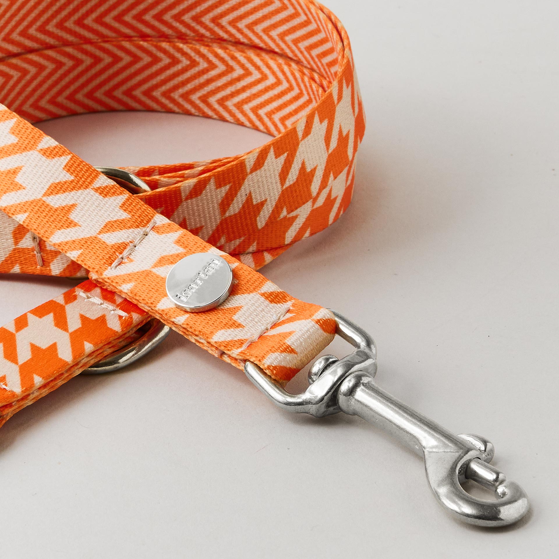 Detail verstellbare Hundeleine Wandler 20 mm breites Gurtband Aufdruck Hahnentritt Print silberfarbener Karabiner