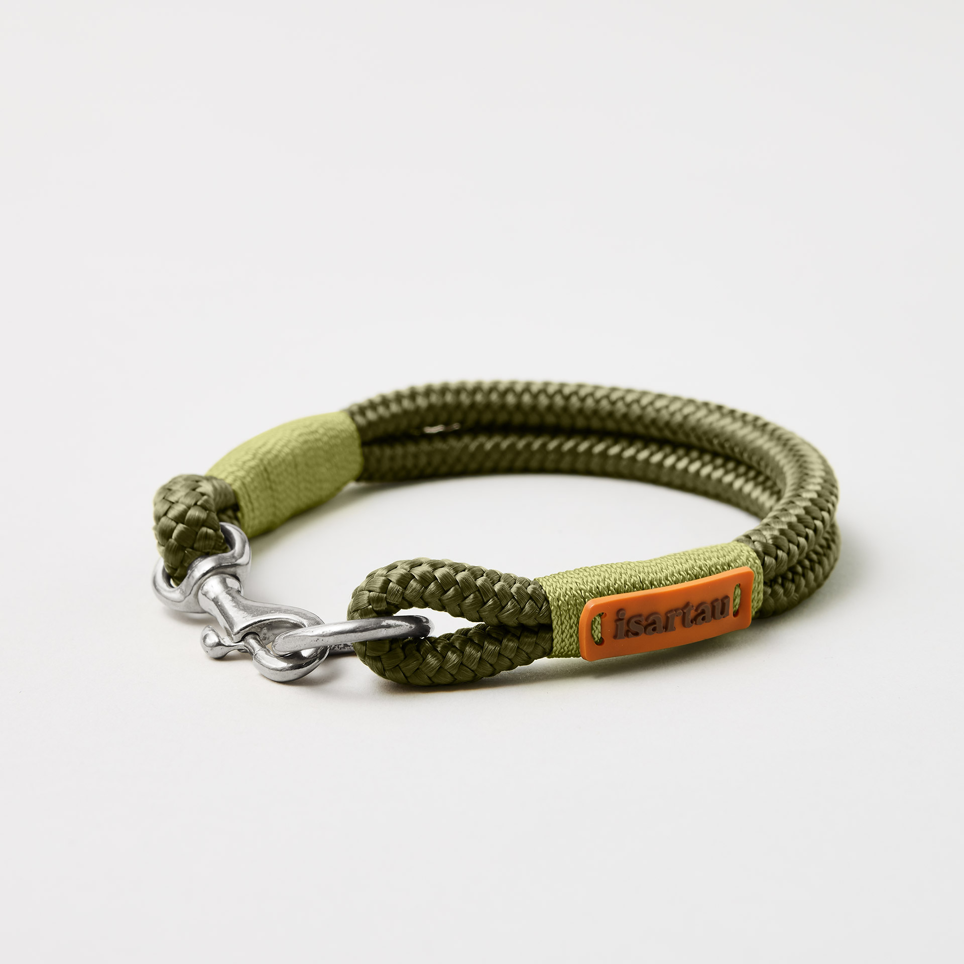 Tauhalsband Feste Halsung Olive Grove Moos 8 mm, silberfarbene Beschläge, olivfarbenes Softtau mit moosgrüner Takelung