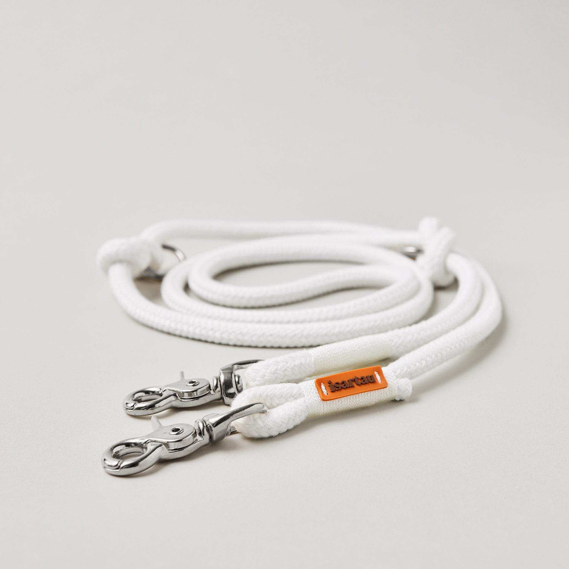 Hundeleine aus Tau Pure Breeze Weiß verstellbar mit silberfarbenen Karabinern, weißes Tau mit weißer Takelung, Längenverstellbar