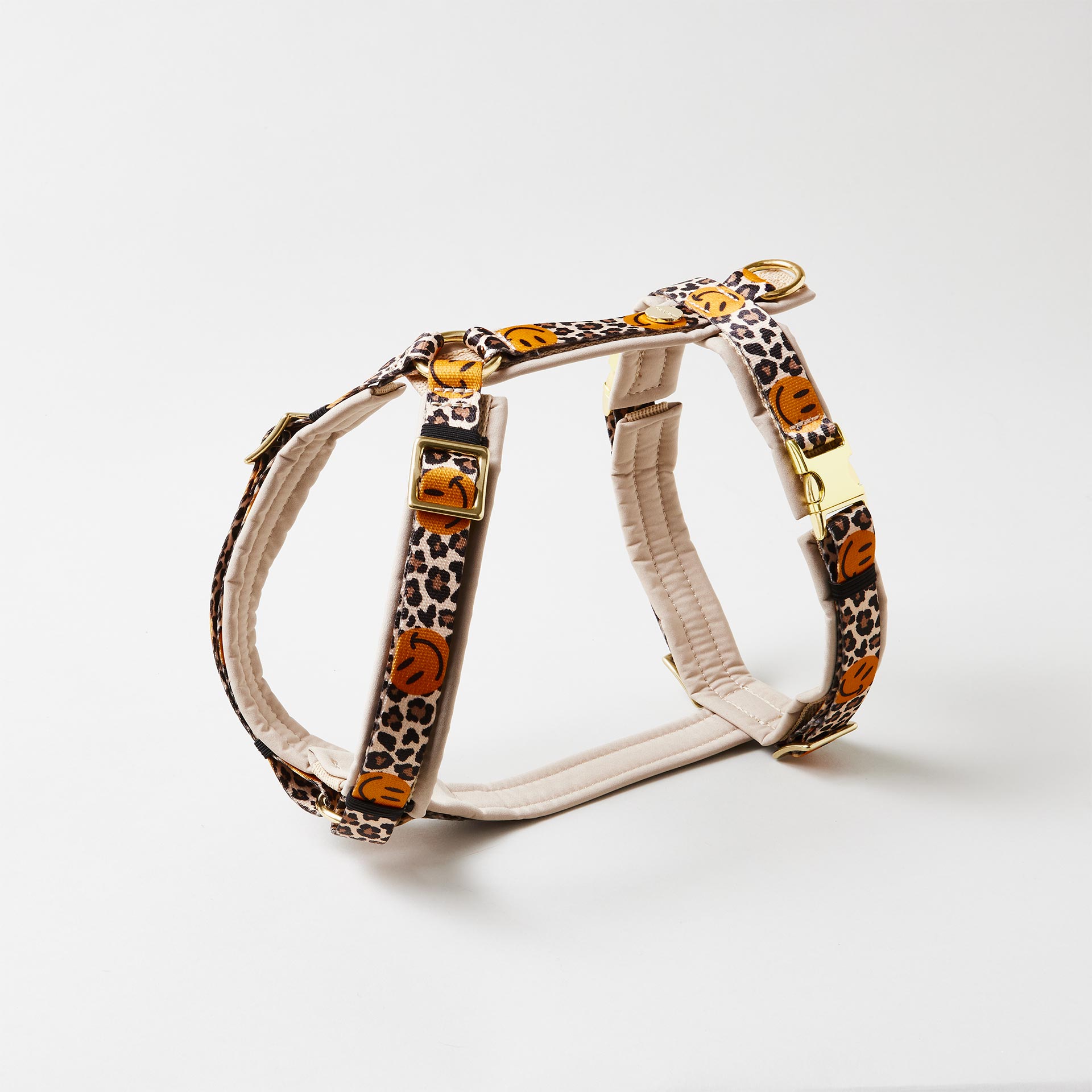 Gepolstertes Y-Hundegeschirr im Design Leo mit Smile verstellbaren Schiebern und goldfarbenen Steckschließen