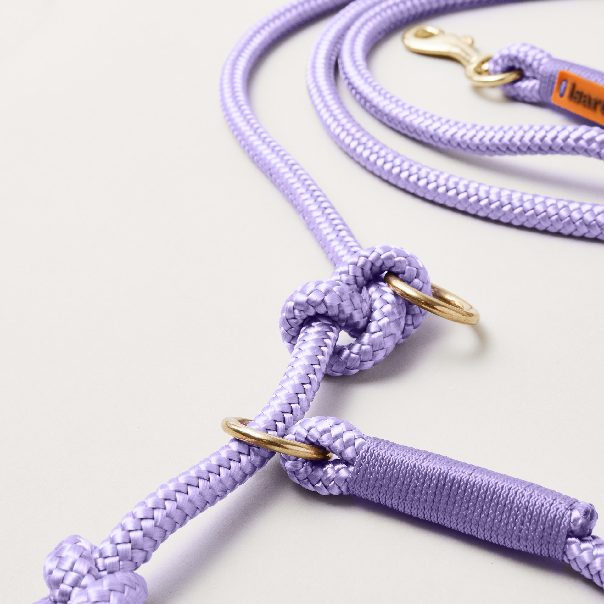 Detail Retrieverleine Very Peri Lavendel mit verstellbaren Knoten für Hals- und Kopfumfang, Messing-Karabiner, lavendelfarbenes Tau und Takelung