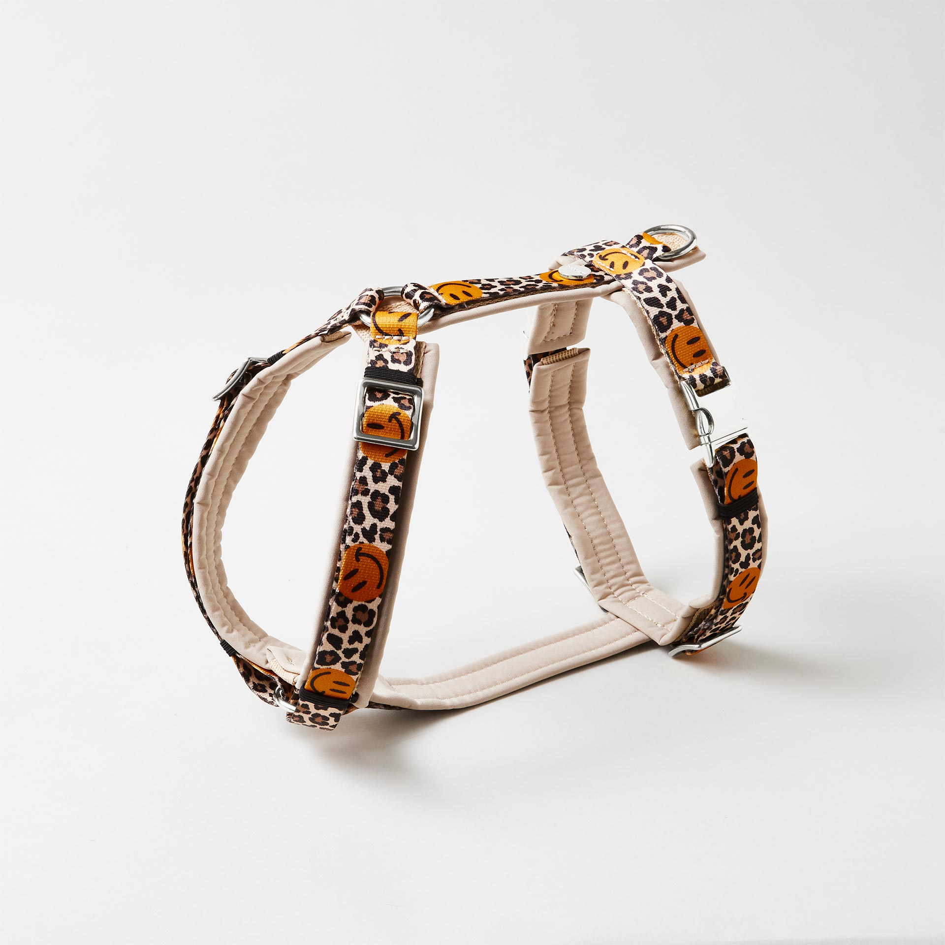 Gepolstertes Y-Hundegeschirr im Leoprint mit Smile Design verstellbaren Schiebern und silberfarbenen Steckschließen