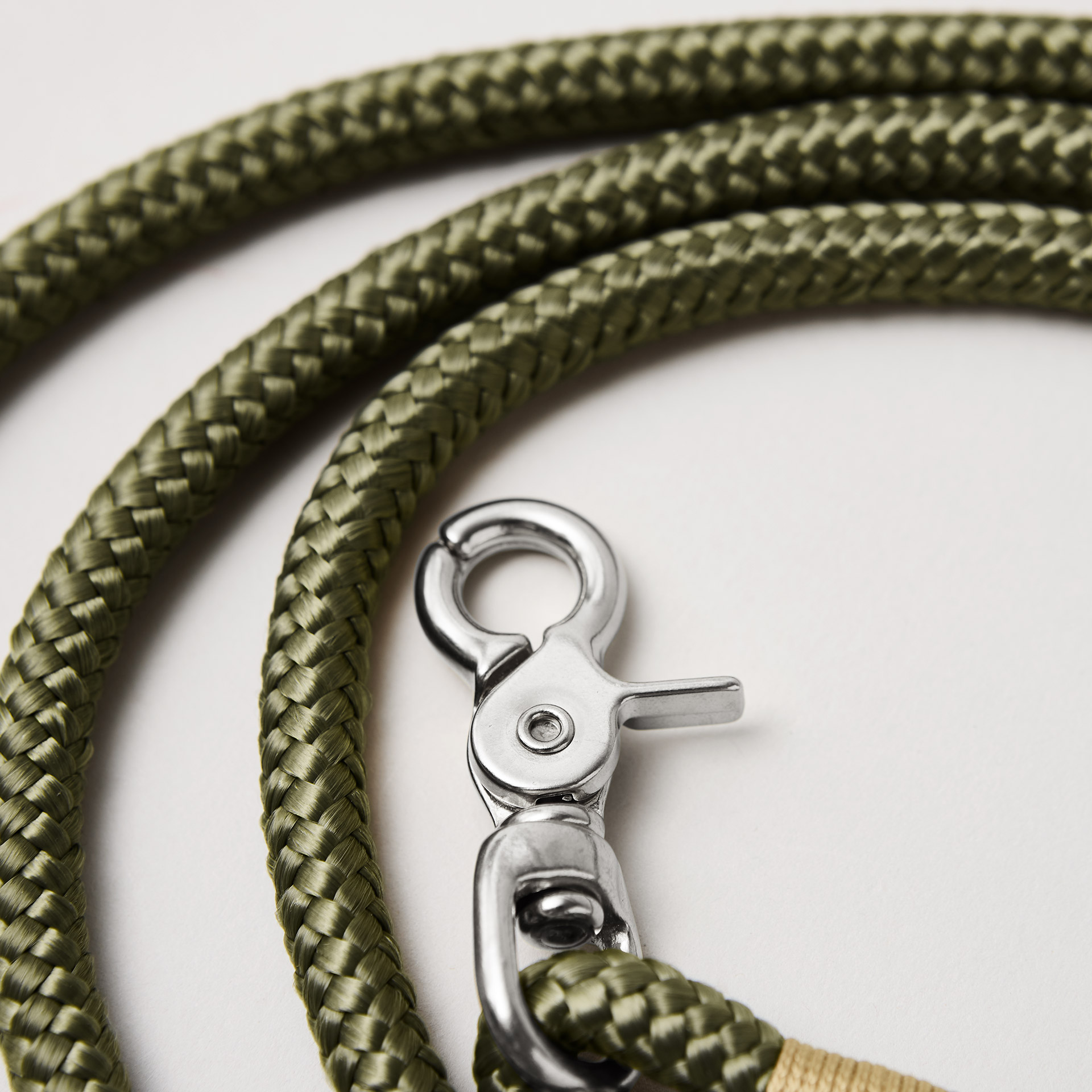 silberner Scherenkarabiner an Tauleine Olive Grove Gold