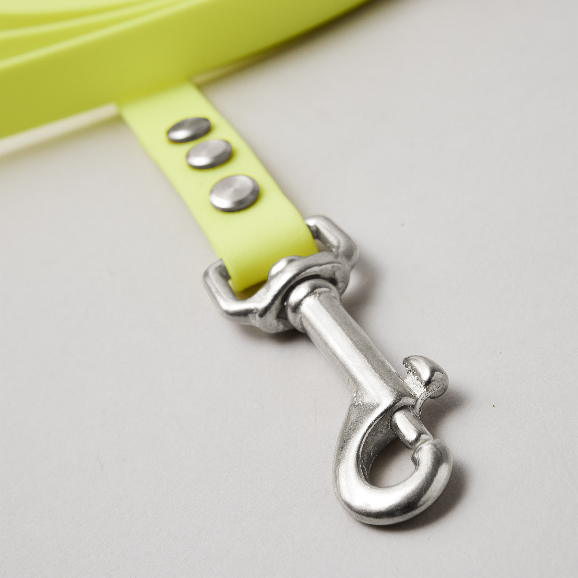 Detail Schleppleine Neongelb, Bolzenkarabiner aus Edelstahl