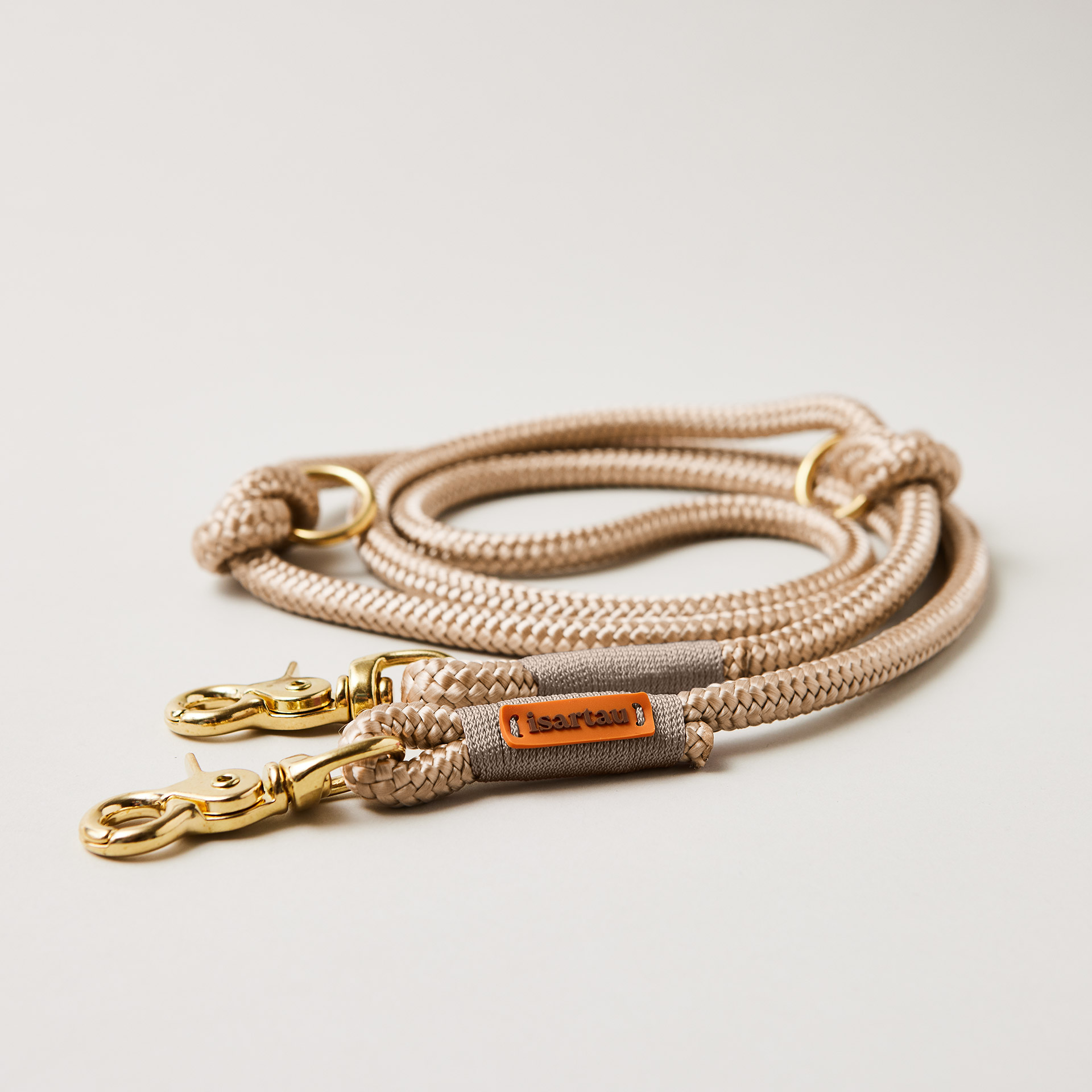 Hundeleine Wood Owl Sand, 10 mm, verstellbar mit Messing-Karabinern, beiges Tau mit sandfarbener Takelung, längenverstellbar