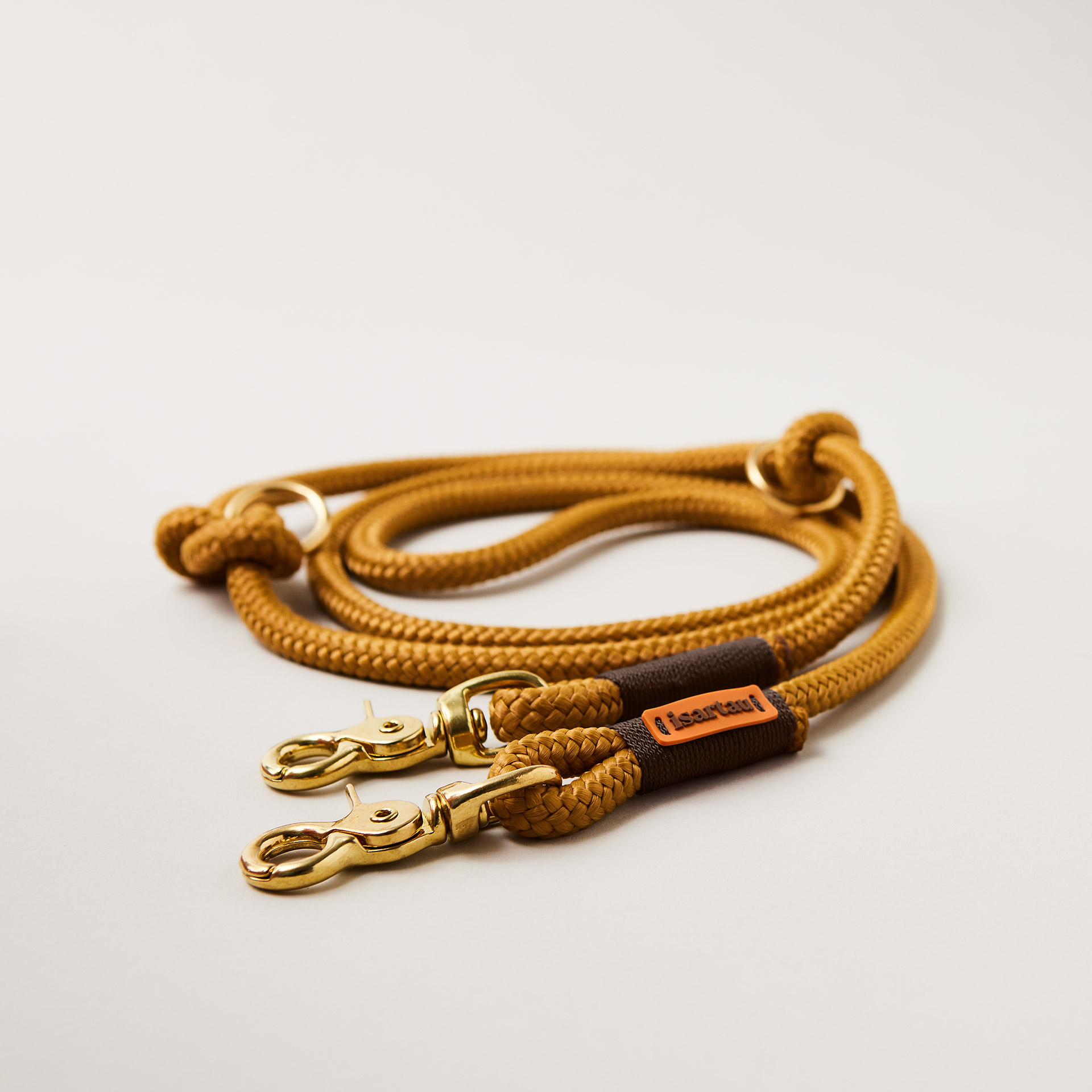 Tauleine von isartau Sweet Toffee Dunkelbraun 10 mm, Messing, Längenverstellbar, karamellfarbenes Tau mit dunkelbrauner Takelung