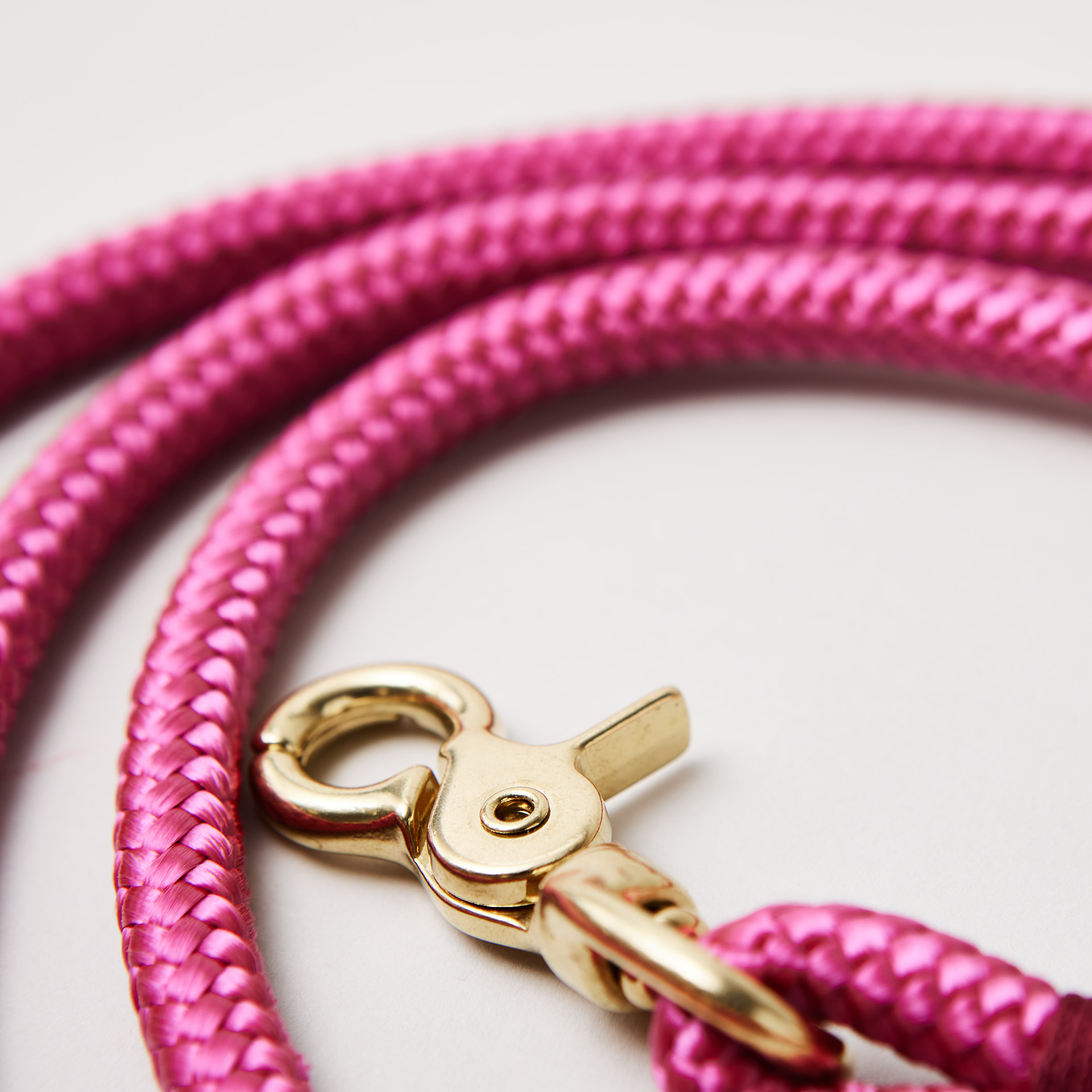 Scherenkarabiner an Tauleine Viva Magenta Burgunder