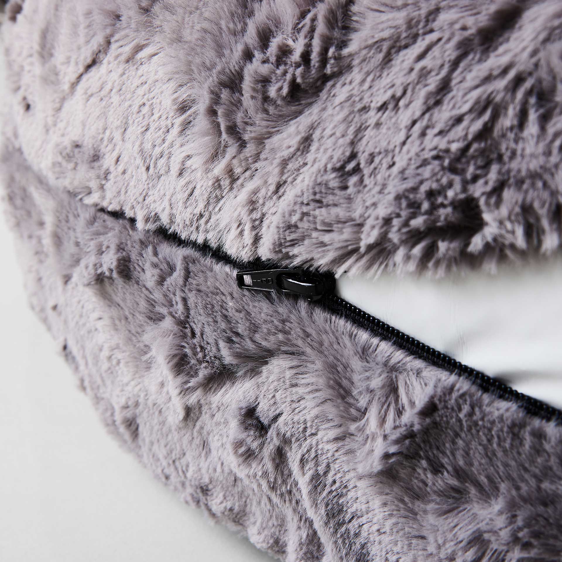 Orthopädisches Hundebett mit abziehbarem Bezug, praktischem 360 Grad Reißverschluss, Material Kunstfell Grau