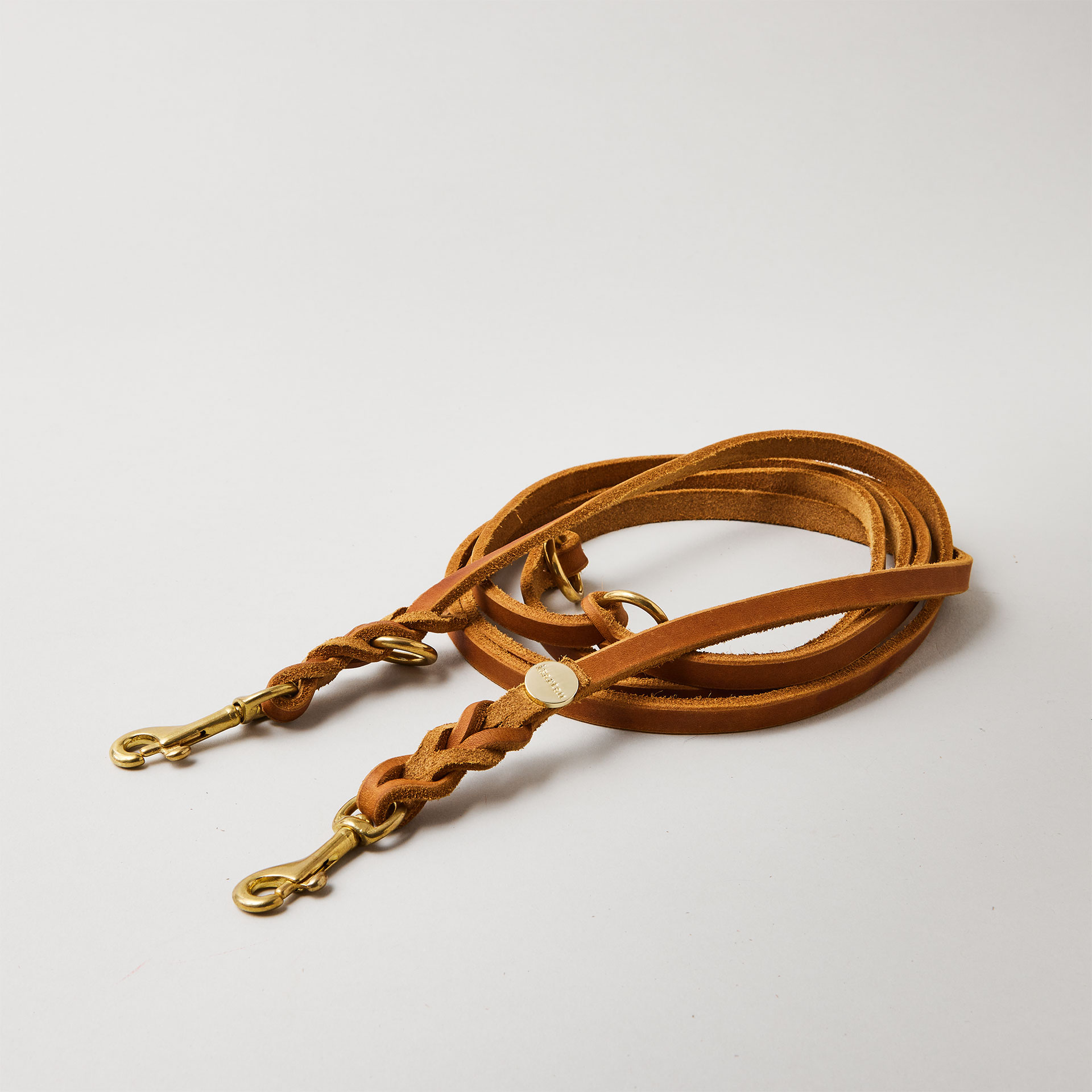 Fettlederleine in der Farbe Cognac, für Hunde unter 7 Kilo, Lederbreite 10mm, kleine Messingkarabiner