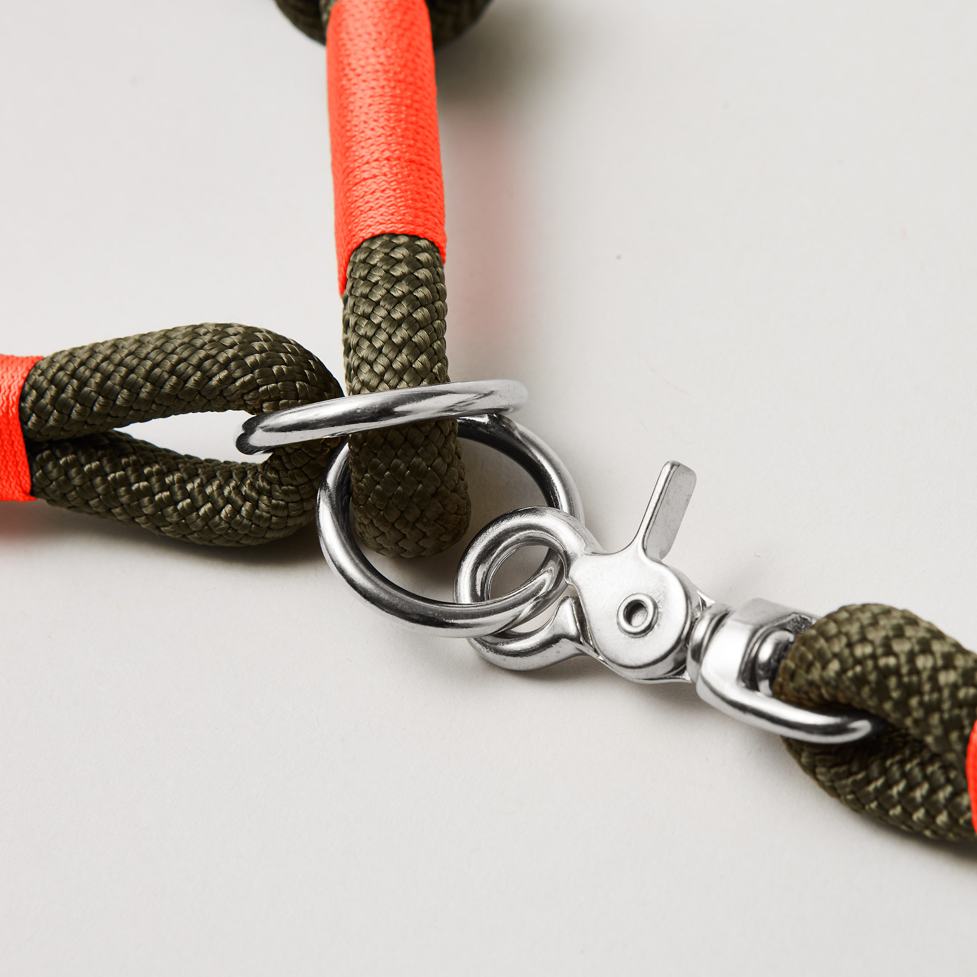 Detail Tau Halsband Zugstopp mit Tauleine Olive Grove Neonorange aus Kletterseil, silberfarben