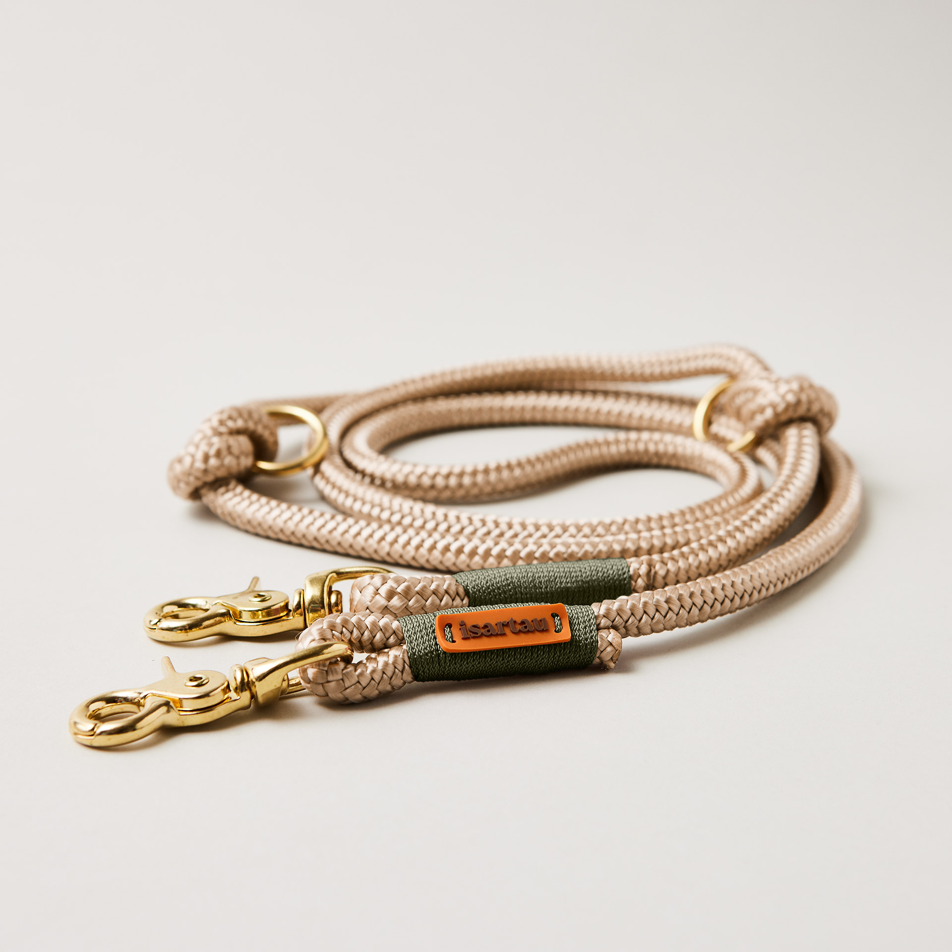 Hundeleine Wood Owl Oliv, 10 mm, verstellbar mit Messing-Karabinern, beiges Tau mit oliver Takelung, längenverstellbar