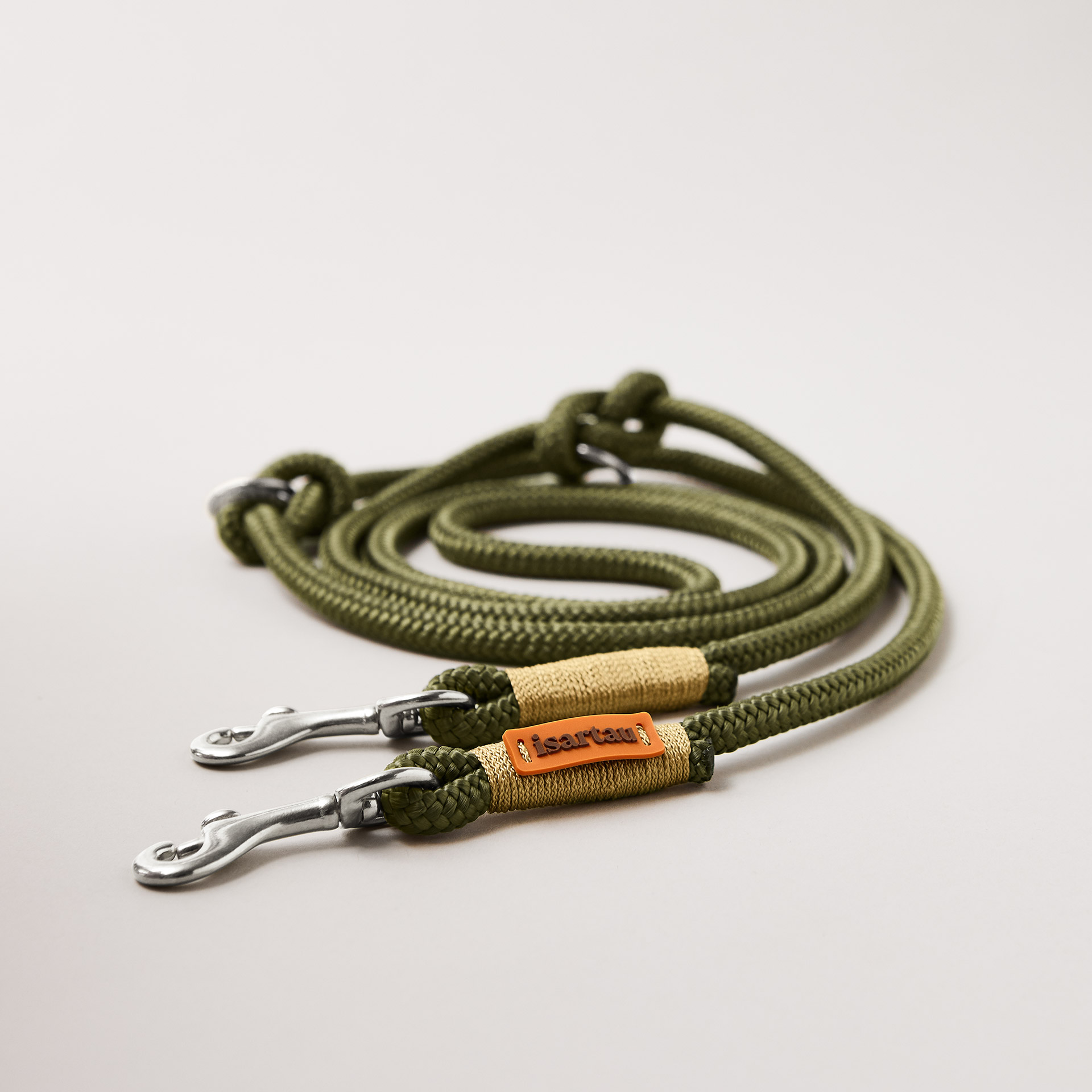 Tauleine Olive Grove Gold 8 mm verstellbar mit leichten silberfarbenen Karabinern, olivgrünes Tau mit goldfarbener Takelung, flexibel Längenverstellbar