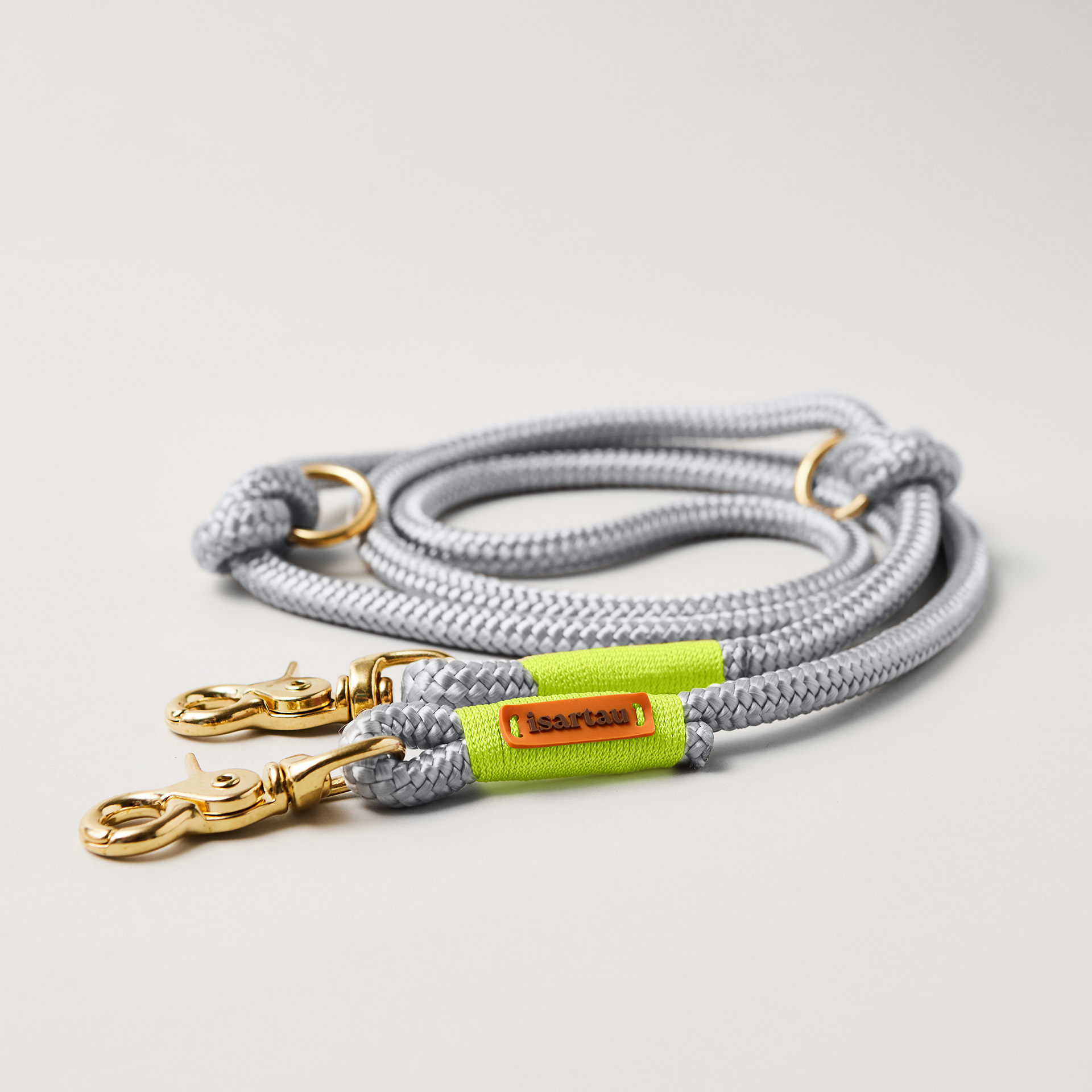 Hundeleine aus Tau Pebble Stone Neongelb 10 mm verstellbar mit Messing-Karabinern, hellgraues Tau mit neongelber Takelung, Längenverstellbar über Knoten