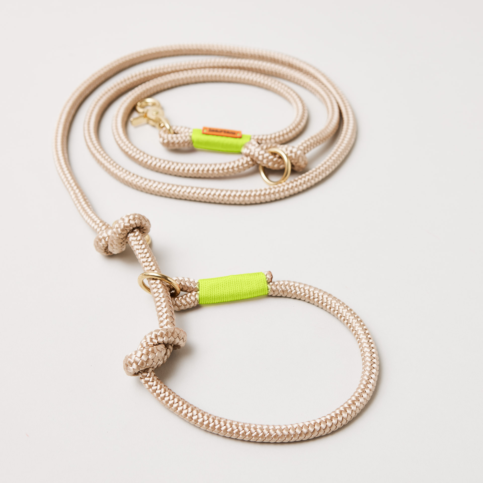 Retrieverleine Wood Owl Neongelb, Halsung mit integrierter Leine, goldene Messingkarabiner, 2-fach längenverstellbar