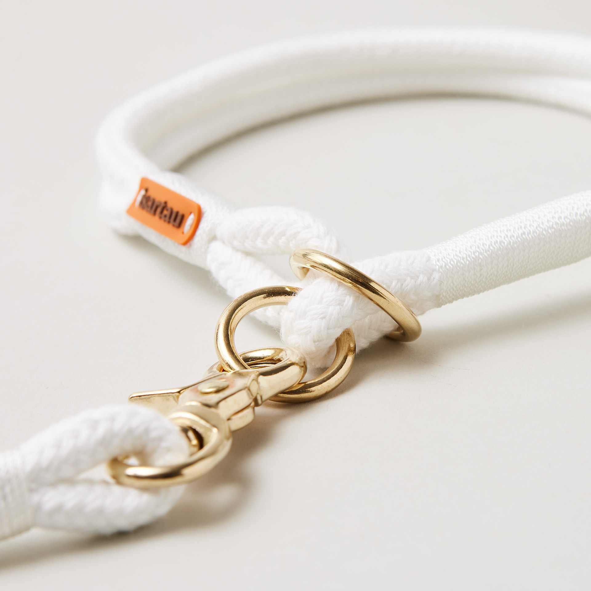 Detail Tauset Pure Breeze Weiß mit Messing-Beschlägen, weißes Tau mit weißer Takelung