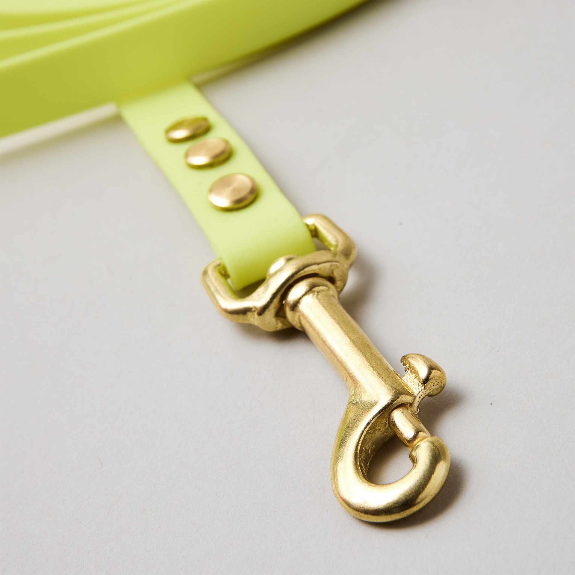 Schleppleine mit Handschlaufe Neongelb, Bolzenkarabiner aus Messing