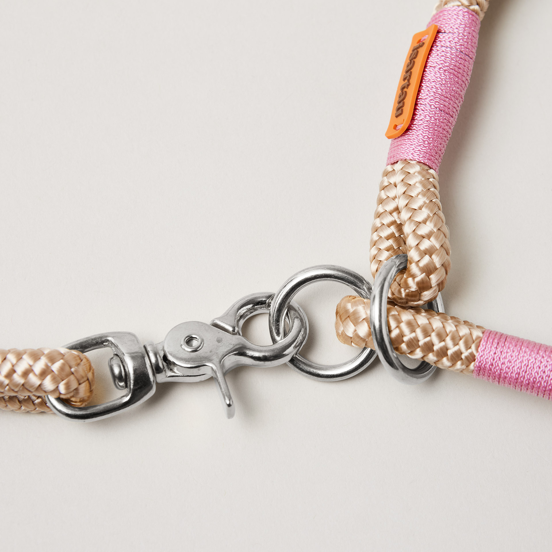 Detail Tauset Wood Owl Rose mit silberfarbenen Beschlägen, beiges Tau mit rosa Takelung