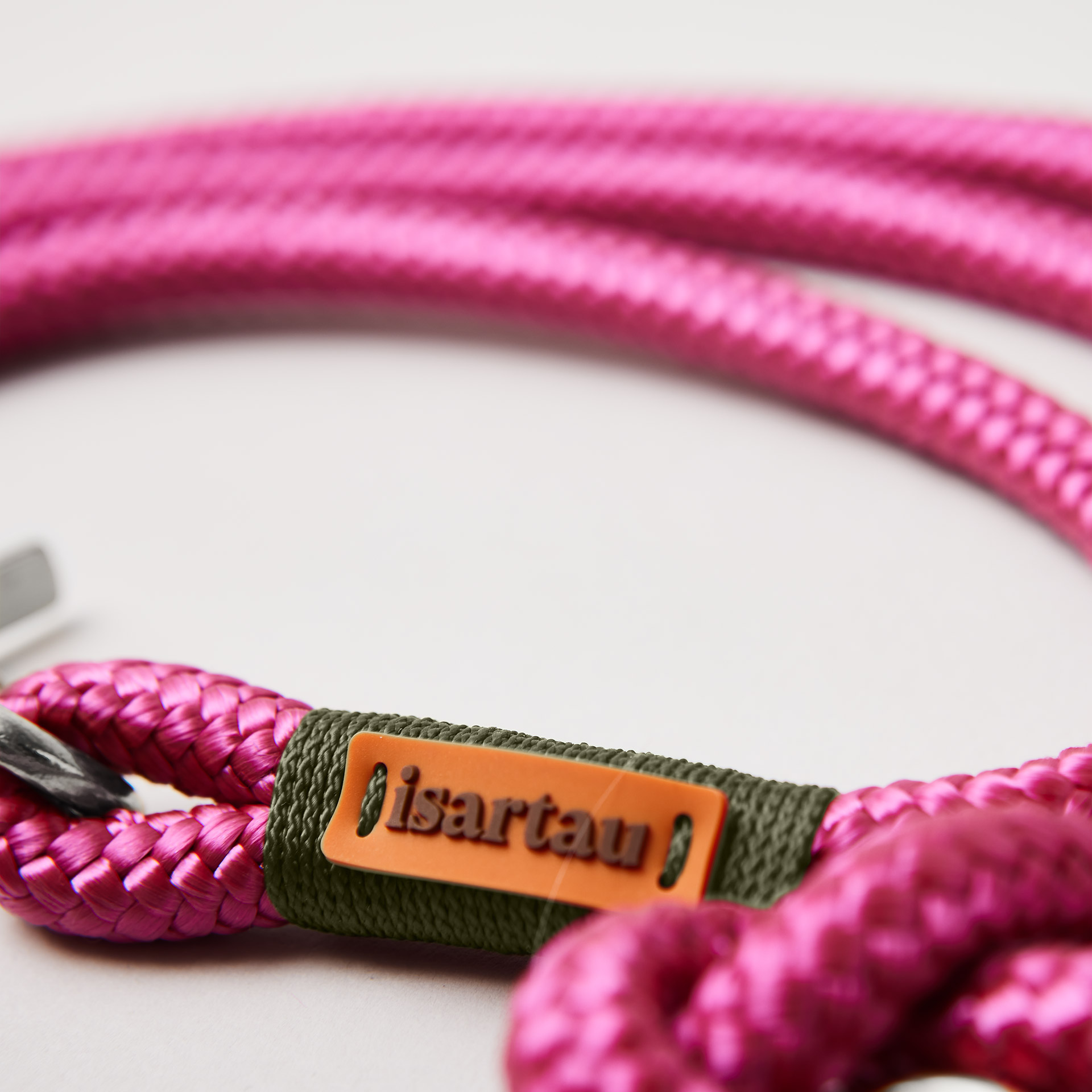 Detail Hundeleine Viva Magenta OLIV, isartau Logo