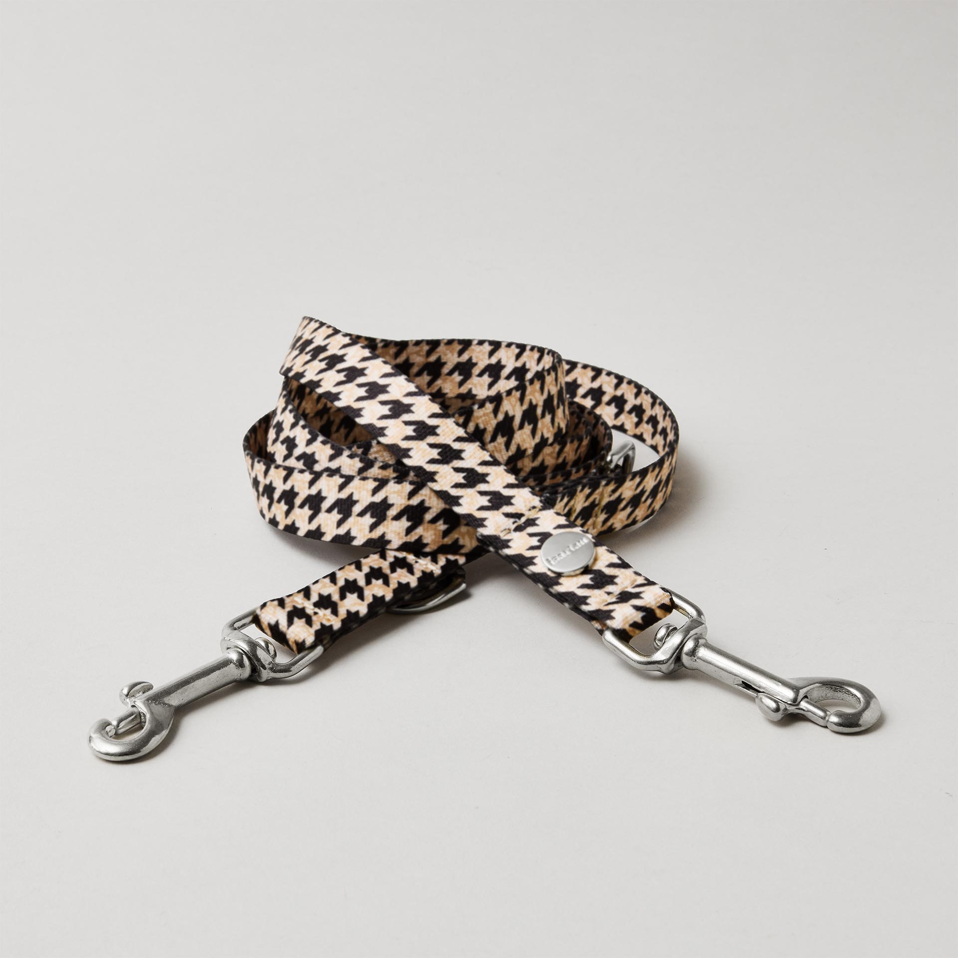 Verstellbare Hundeleine Stadtgeflüster 20mm breites Gurtband mit Hahnentritt Muster silberfarbene Karabiner