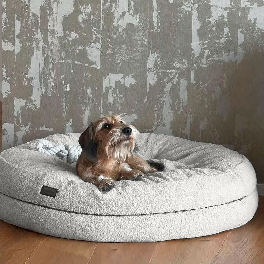 Dackel in Bagelbettchen Teddy Sand, Größe M
