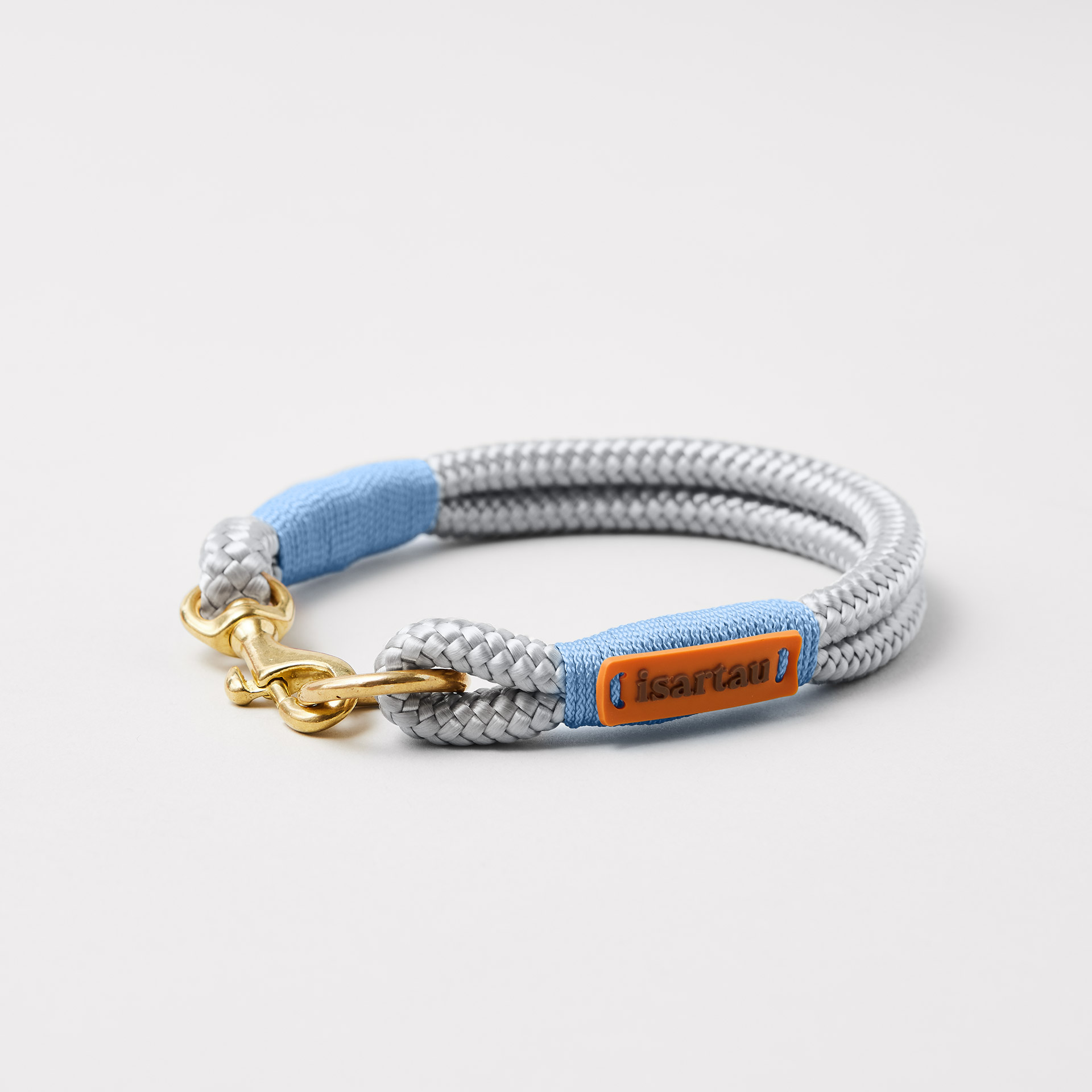 Hundehalsband Feste Halsung Pebble Stone Hellblau 8 mm, Messing-Beschläge, hellgraues Tau mit hellblauer Takelung