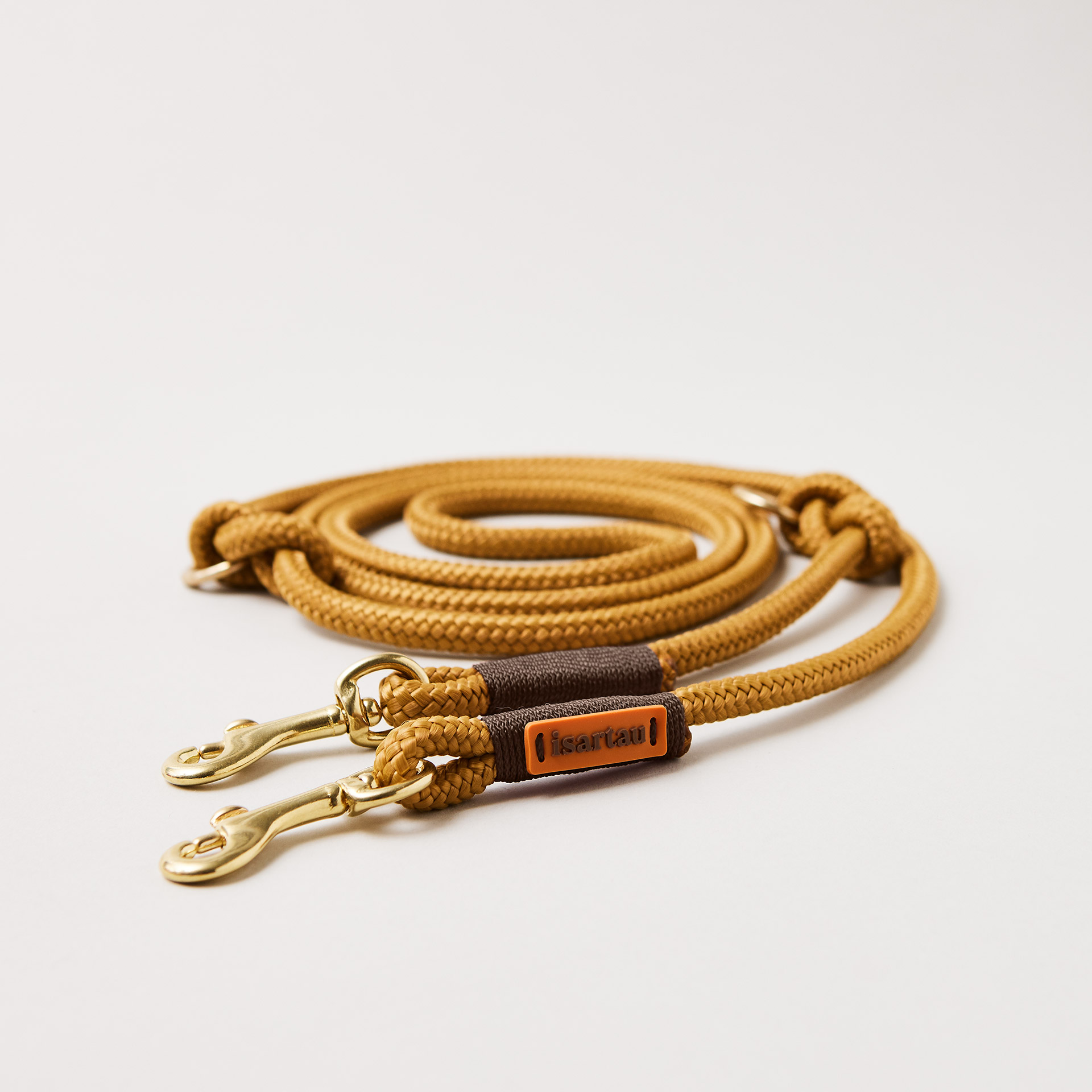 Hundeleine Sweet Toffee Dunkelbraun 8 mm mit Mini-Messing Karabinern Längenverstellbar über Knoten karamellfarbenes Tau mit dunkelbrauner Takelung