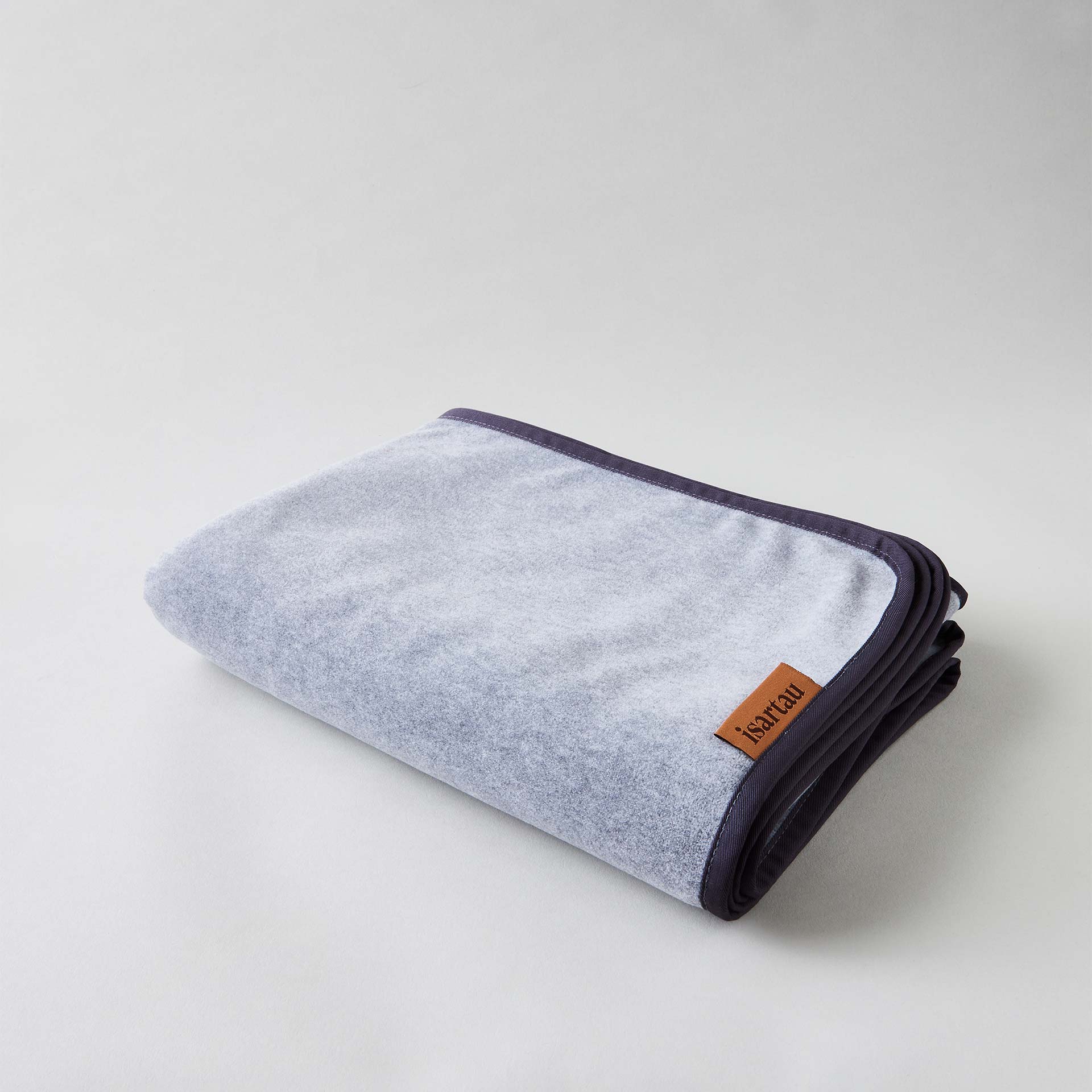 Schmusedecke Grau, dunkelgraue Einfassung, 100×140 cm