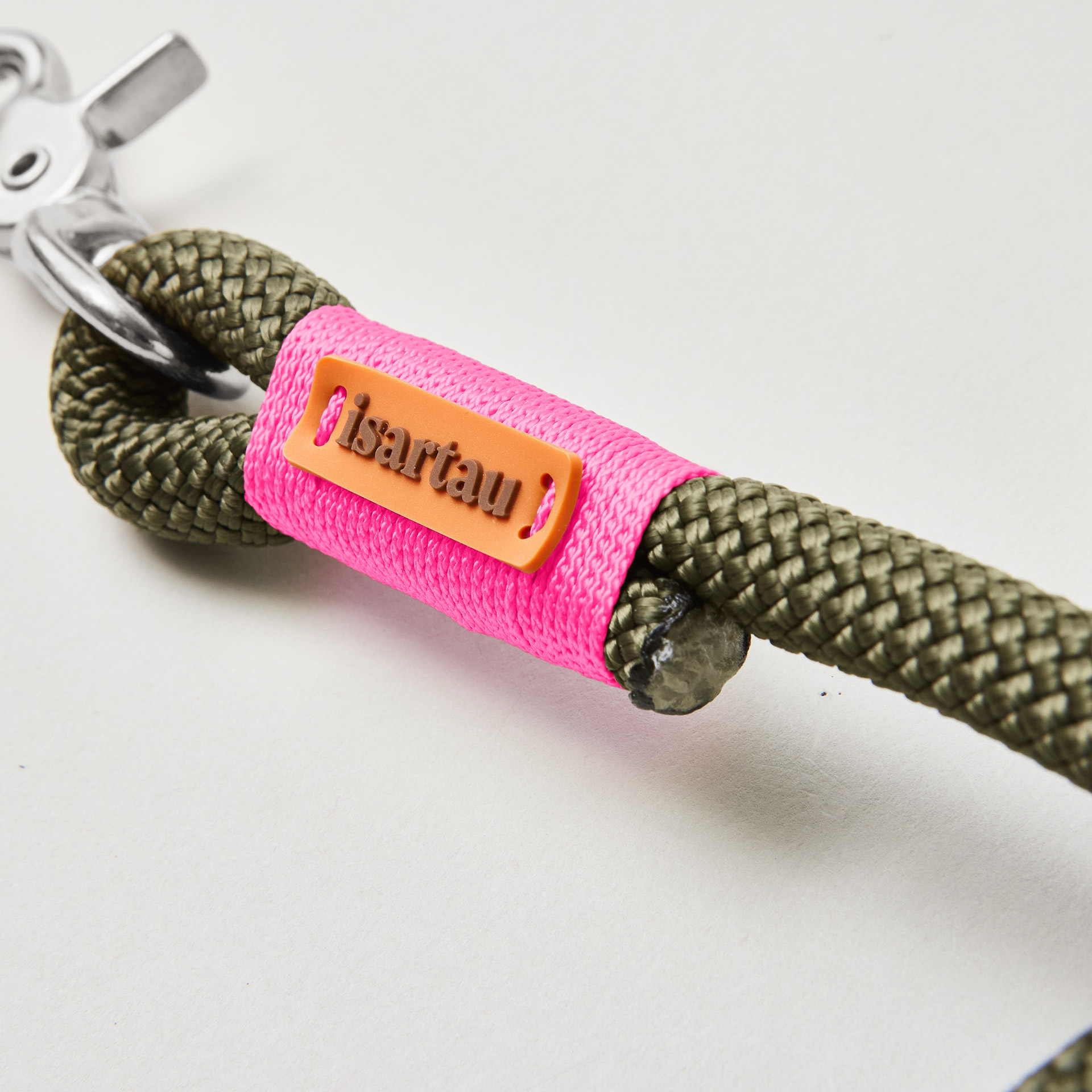 Neonpinke Takelung auf olivgrünem Kletterseil in 10mm Olive Grove