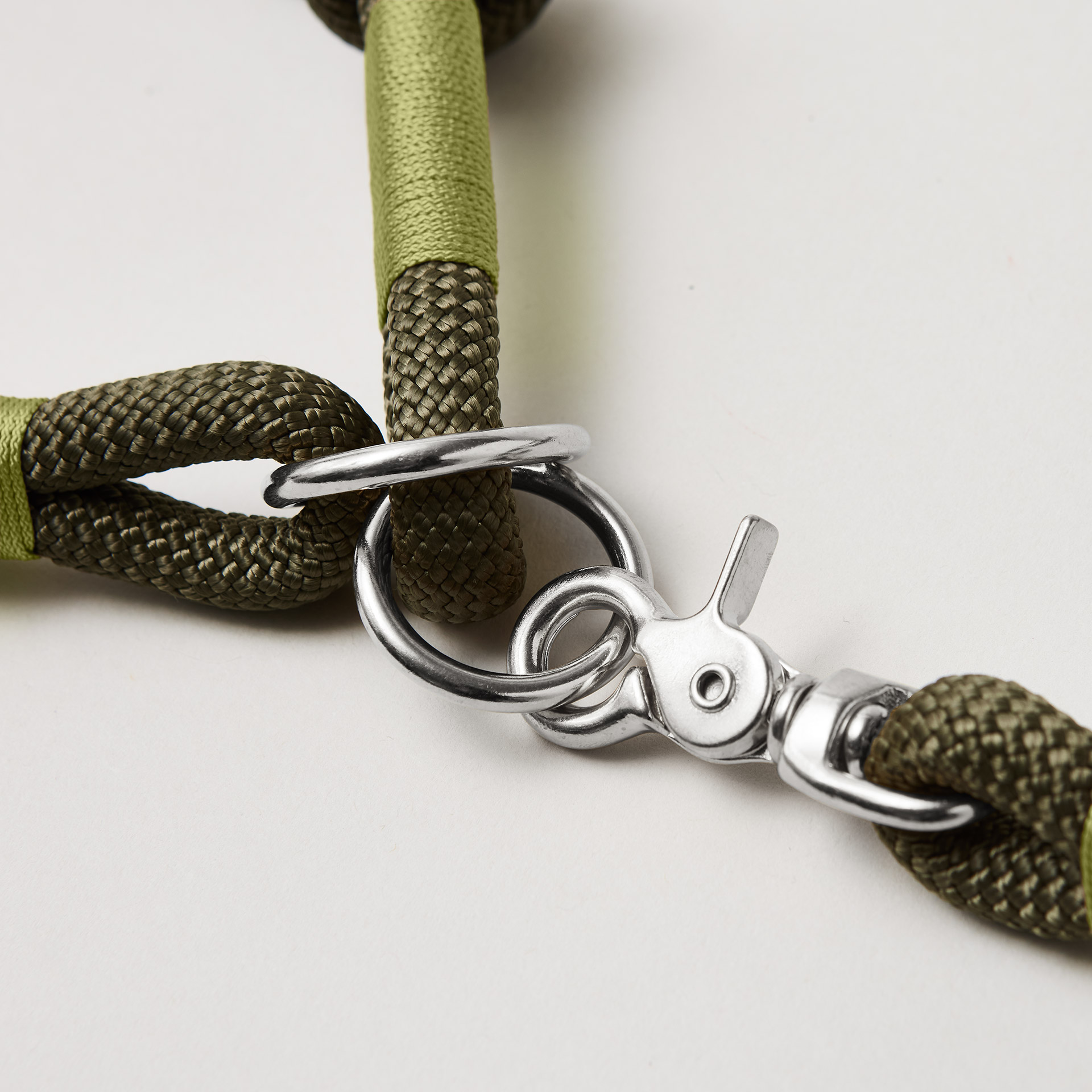 Detail Tau Halsband Zugstopp mit Tauleine Olive Grove Moos aus Kletterseil, silberfarben