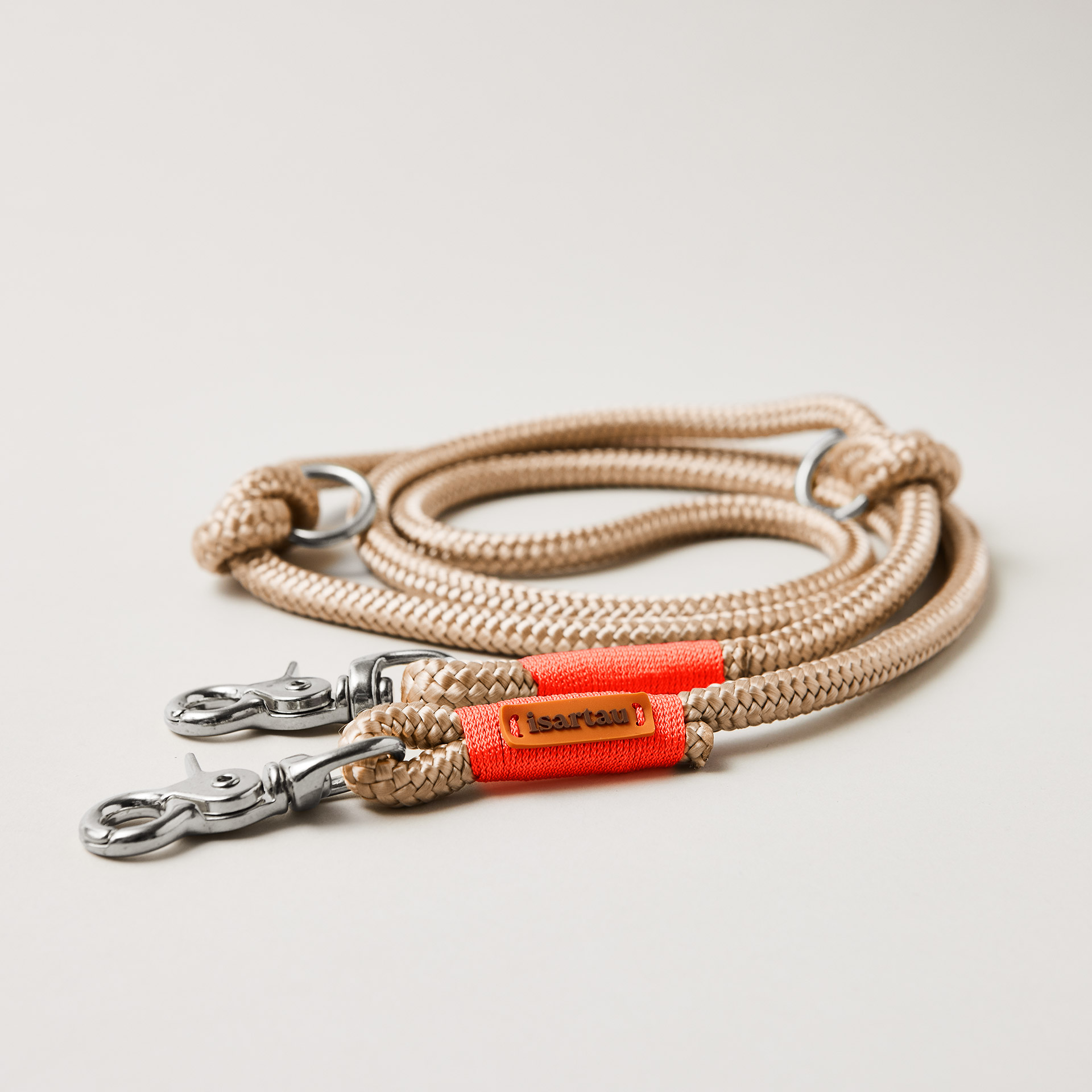 Tauleine Wood Owl Neonorange, 10 mm, verstellbar mit silberfarbenen Karabinern, beiges Tau mit neonoranger Takelung, längenverstellbar