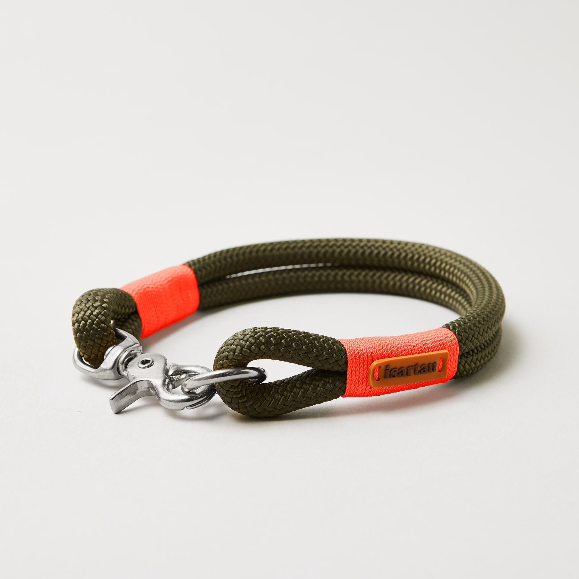 Hundehalsband Olive Grove Neonorange 10 mm mit silbernen Beschlägen, olivfarbenes Kletterseil mit neonoranger Takelung