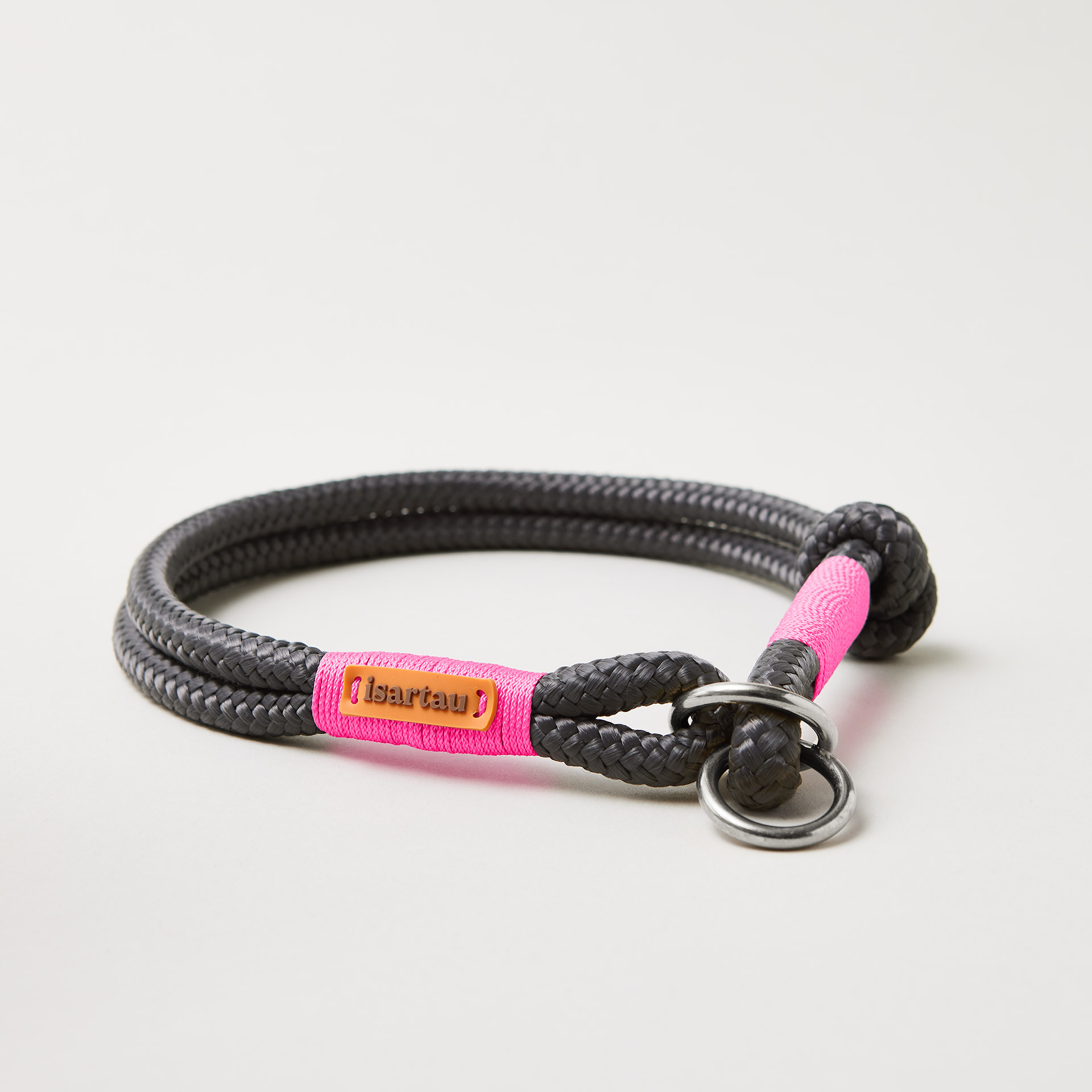 Tauhalsband Zugstopp Heavens Rock 8 und 10 mm mit silberfarbenen Beschlägen, dunkelgraues Tau mit neonpinker Takelung