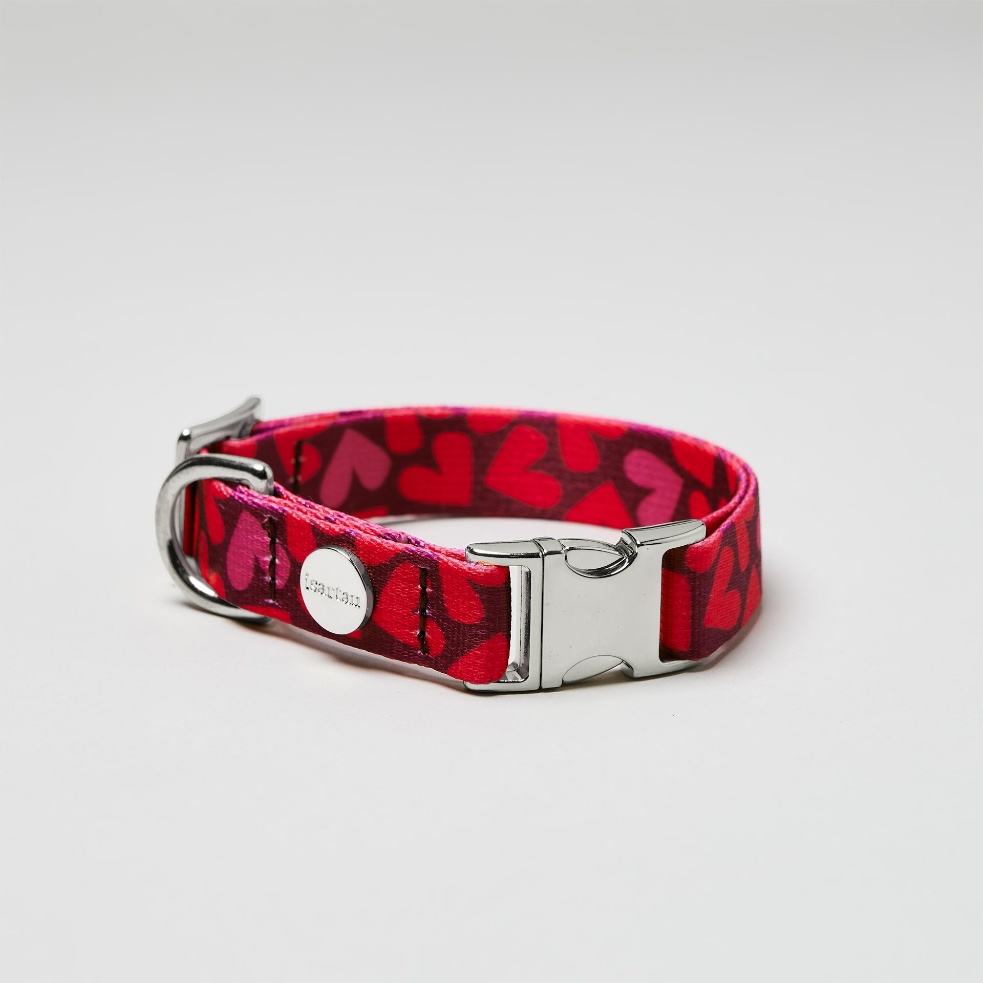 Verstellbares Welpenhalsband Herzklopfen silberfarbene Schließe, Gurtband bedruckt mit roten Herzen